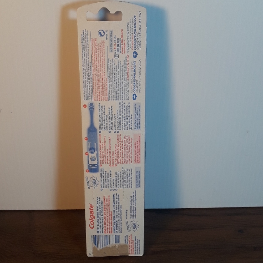 Colgate Ryan World Toothbrush - Picture 4 of 6